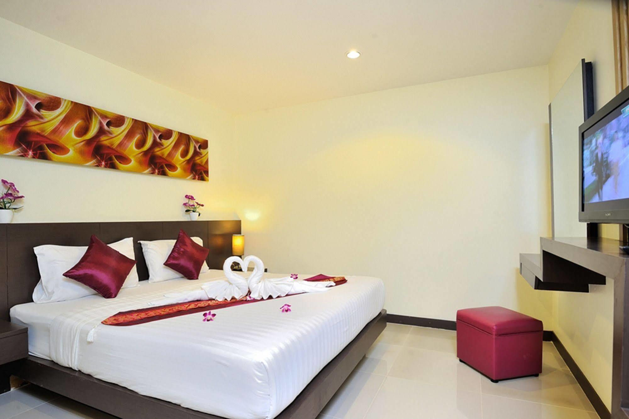 Pimrada Hotel Patong Extérieur photo