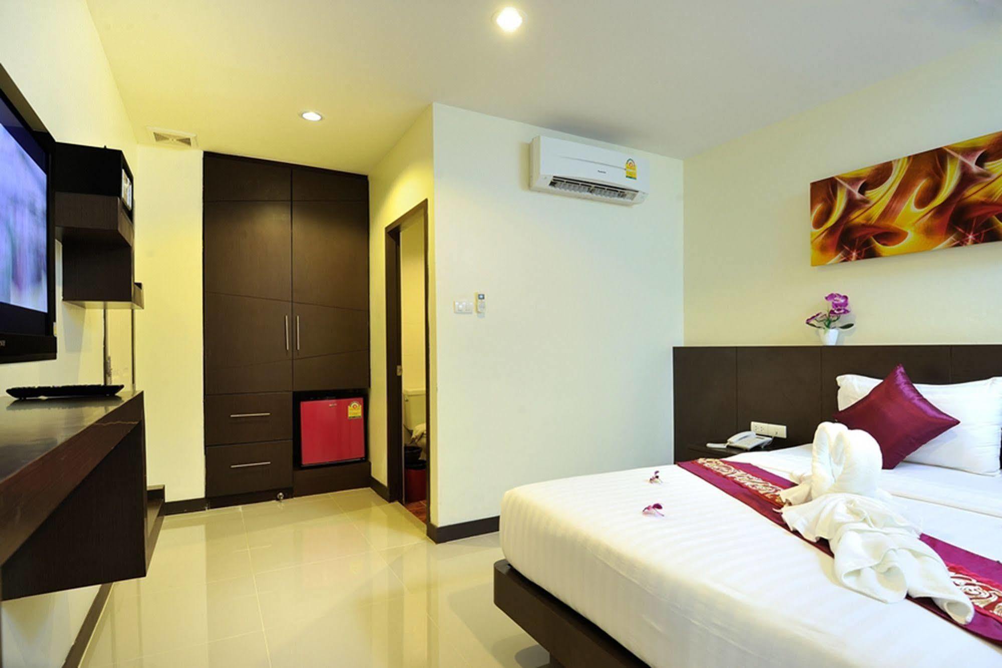 Pimrada Hotel Patong Extérieur photo