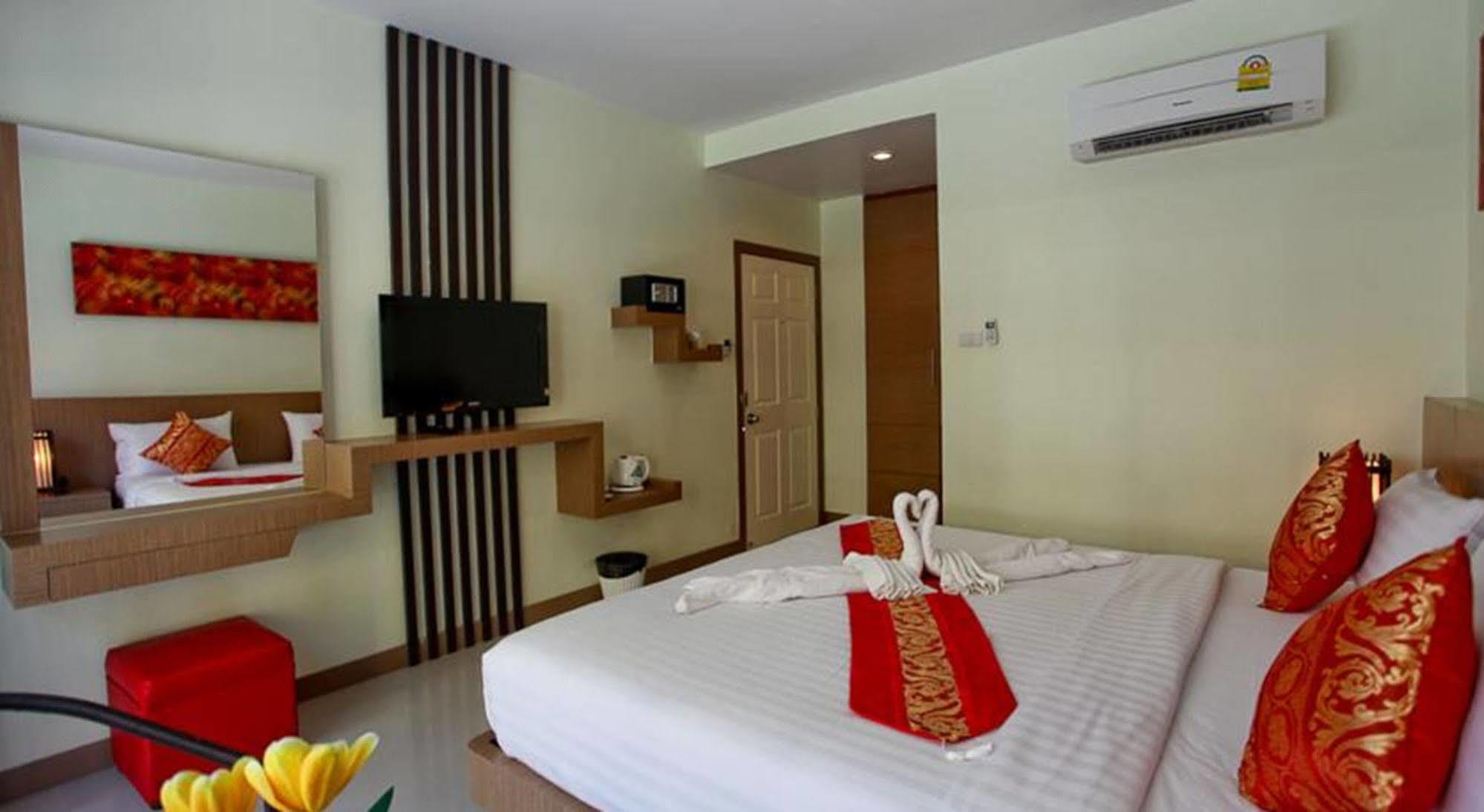 Pimrada Hotel Patong Extérieur photo